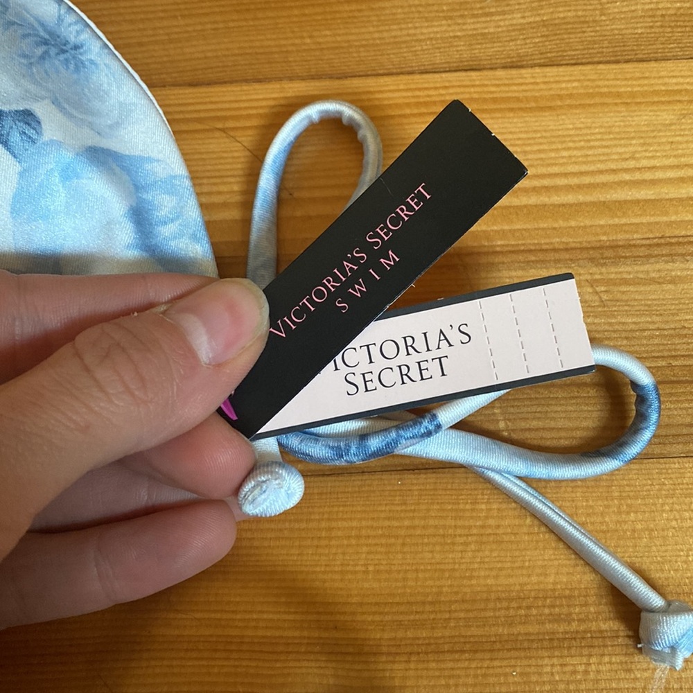 BNWT Victoria’s Secret String Bikini - Picture 2 of 6